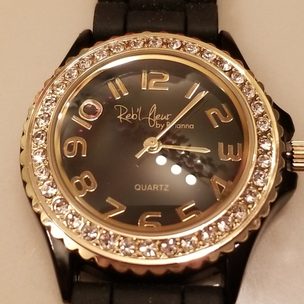 Black Rihanna watch